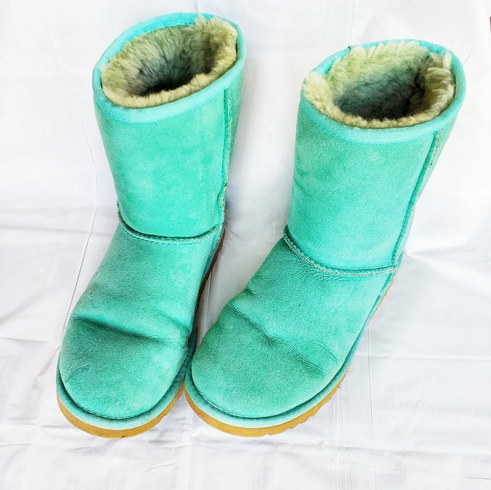Ugg Boots - Picture 1 of 7